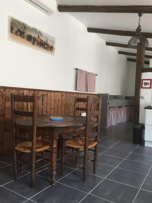 Logement Insolite Au Coeur D'Une Ecurie آرْلْ المظهر الخارجي الصورة